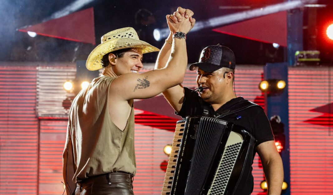 Parou a cidade! Eric Land grava projeto ao lado de Henry Freitas, Tarcísio do Acordeon e outros convidados em noite histórica Parou a cidade! Eric Land grava projeto ao lado de Henry Freitas, Tarcísio do Acordeon e outros convidados em noite histórica