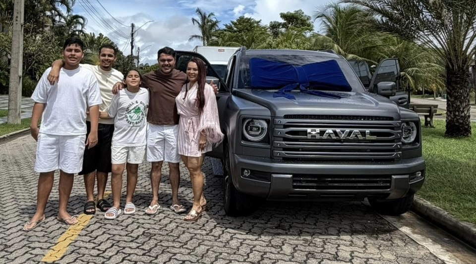 Márcia Fellipe ganha carro de luxo da família em celebração ao Dia das Mães Márcia Fellipe ganha carro de luxo da família em celebração ao Dia das Mães