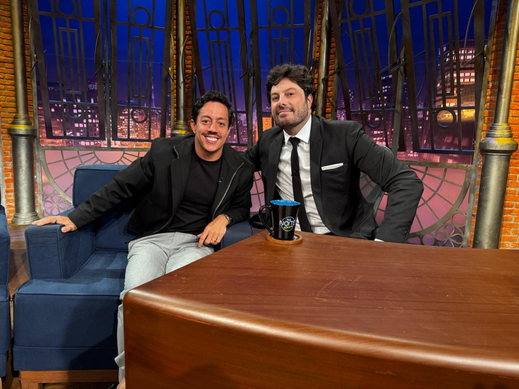 Renato Albani participa do “The Noite” nesta quinta (21) e divulga novidades da carreira Renato Albani participa do “The Noite” nesta quinta (21) e divulga novidades da carreira